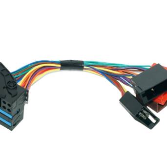 Adapter Plug & Play do montażu nawigacji RNS-E w AUDI z wtykami ISO.